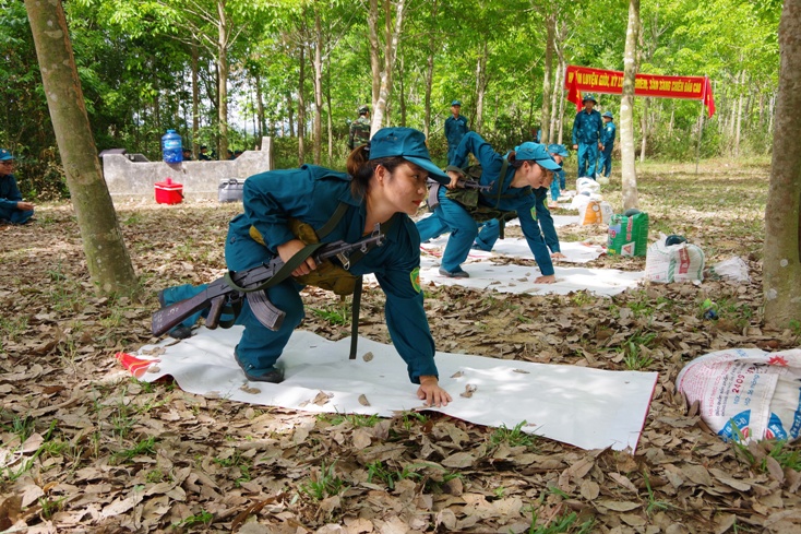 Khi chiến sỹ mới dân quân cụm 5 được chọn huấn luyện điểm