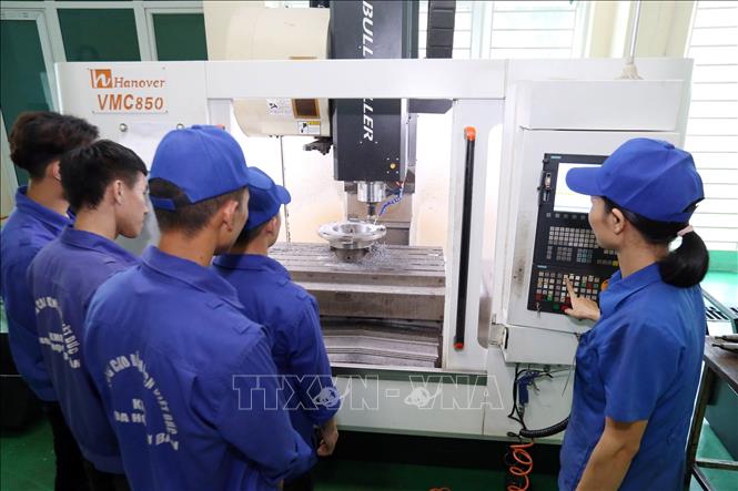 Ưu tiên giáo dục nghề nghiệp và phát triển kỹ năng nghề
