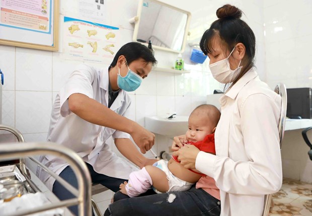Tiêm vắcxin đủ mũi, đúng lịch cho trẻ để phòng bệnh bạch hầu
