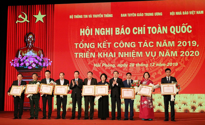 Vi phạm quy tắc đạo đức nghề nghiệp báo chí-biểu hiện của suy thoái, "tự diễn biến", "tự chuyển hóa"