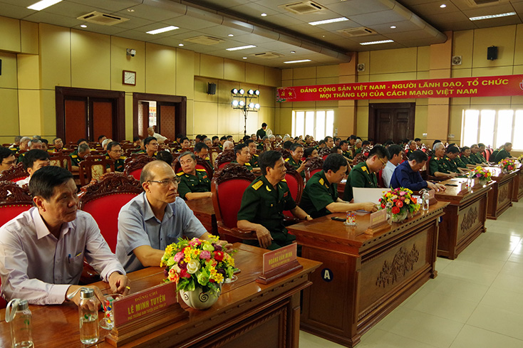 Gặp mặt truyền thống nhân Kỷ niệm 75 năm Ngày thành lập LLVT tỉnh