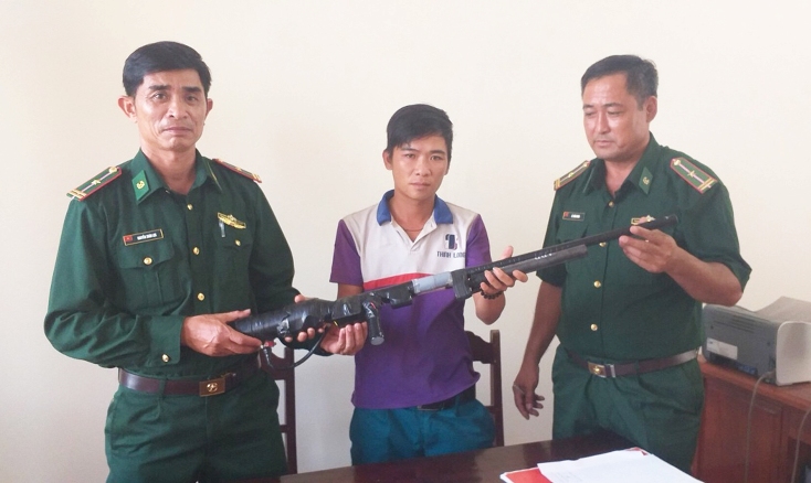 Người dân phát hiện và giao nộp súng tự chế