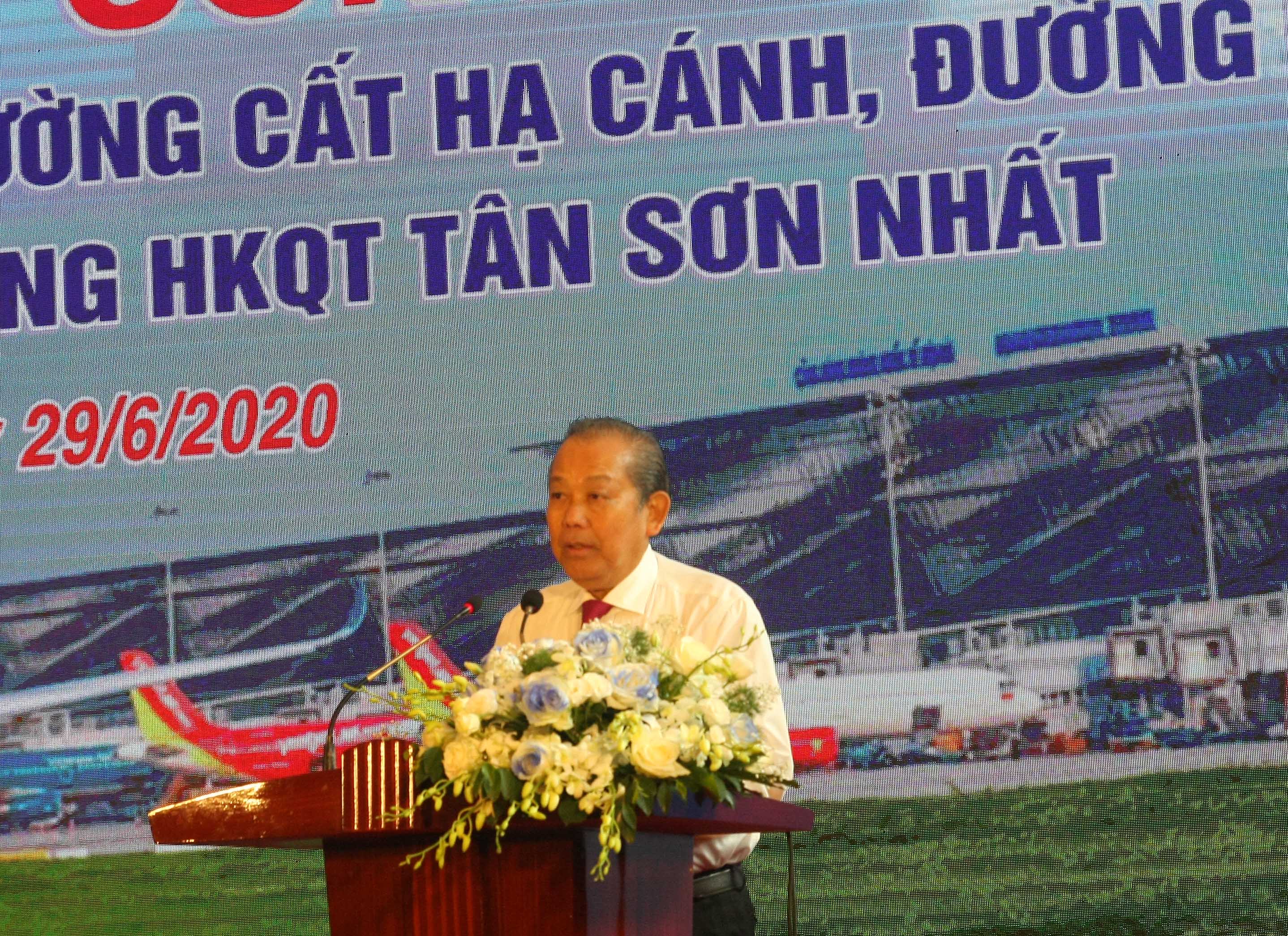 Phó Thủ tướng Thường trực dự khởi công dự án sửa chữa đường băng sân bay Nội Bài, Tân Sơn Nhất