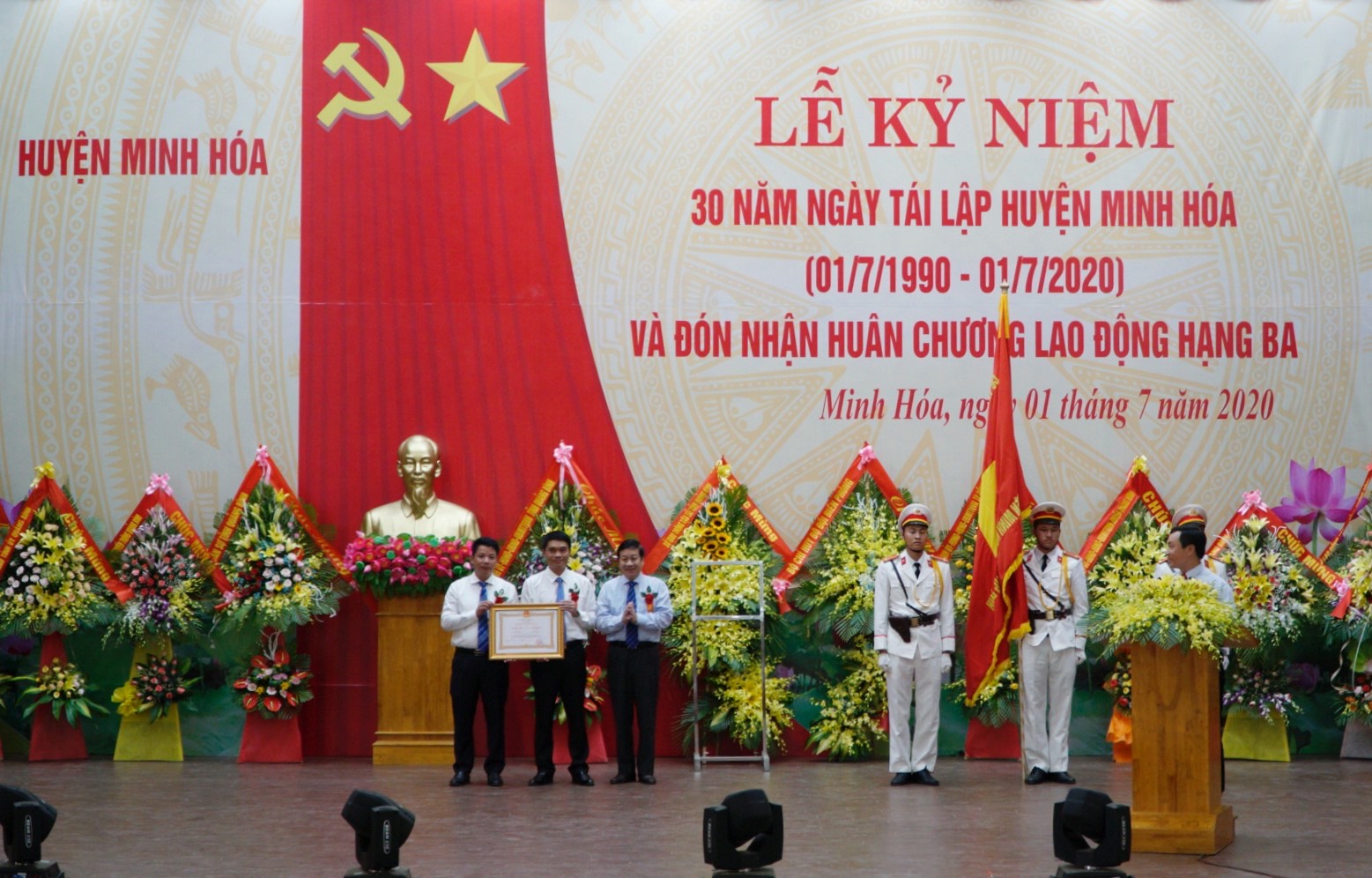 Kỷ niệm 30 năm tái lập huyện Minh Hoá và đón nhận Huân chương Lao động hạng Ba
