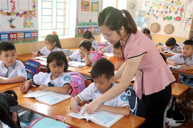 Nghị quyết về giải pháp đối với biên chế sự nghiệp giáo dục và y tế