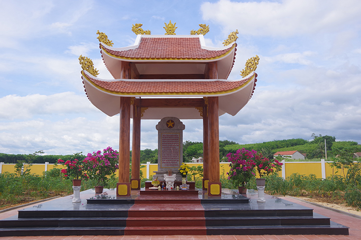 Bàn giao công trình Nhà bia tưởng niệm khu di tích Lực lượng vũ trang tỉnh