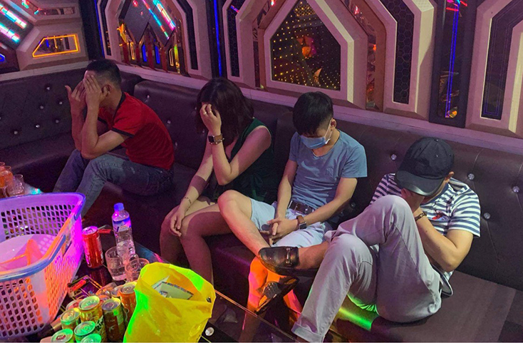 Công an phường Đồng Phú bắt quả tang nhóm đối tượng sử dụng ma túy trái phép tại phòng karaoke