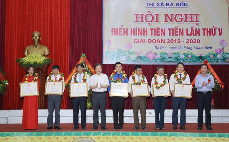 Thị xã Ba Đồn: Tổ chức hội nghị điển hình tiên tiến lần thứ V