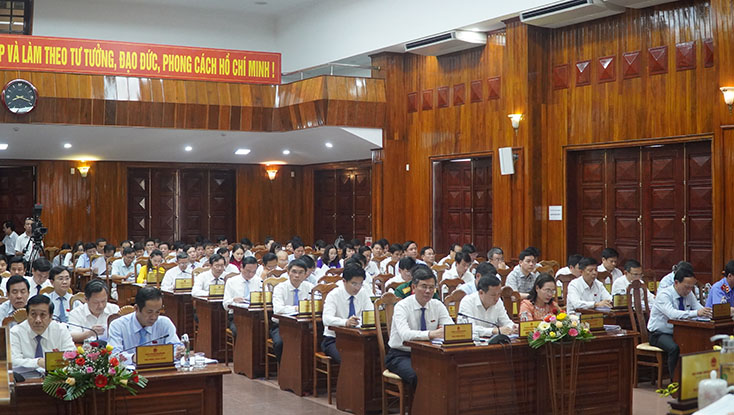 HĐND tỉnh nghe và thảo luận về các báo cáo, tờ trình