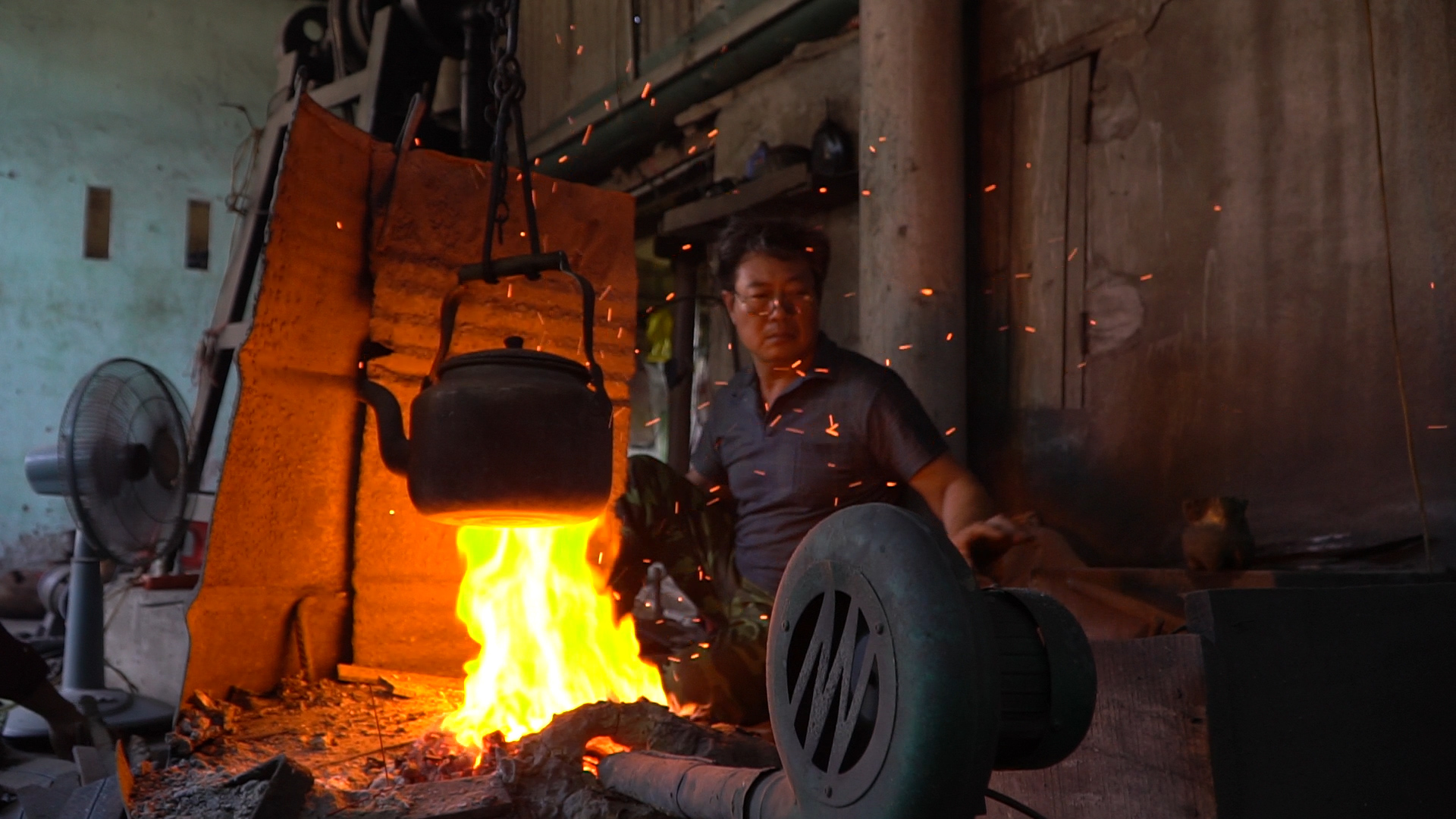 Giữ lửa nghề rèn Quảng Hòa