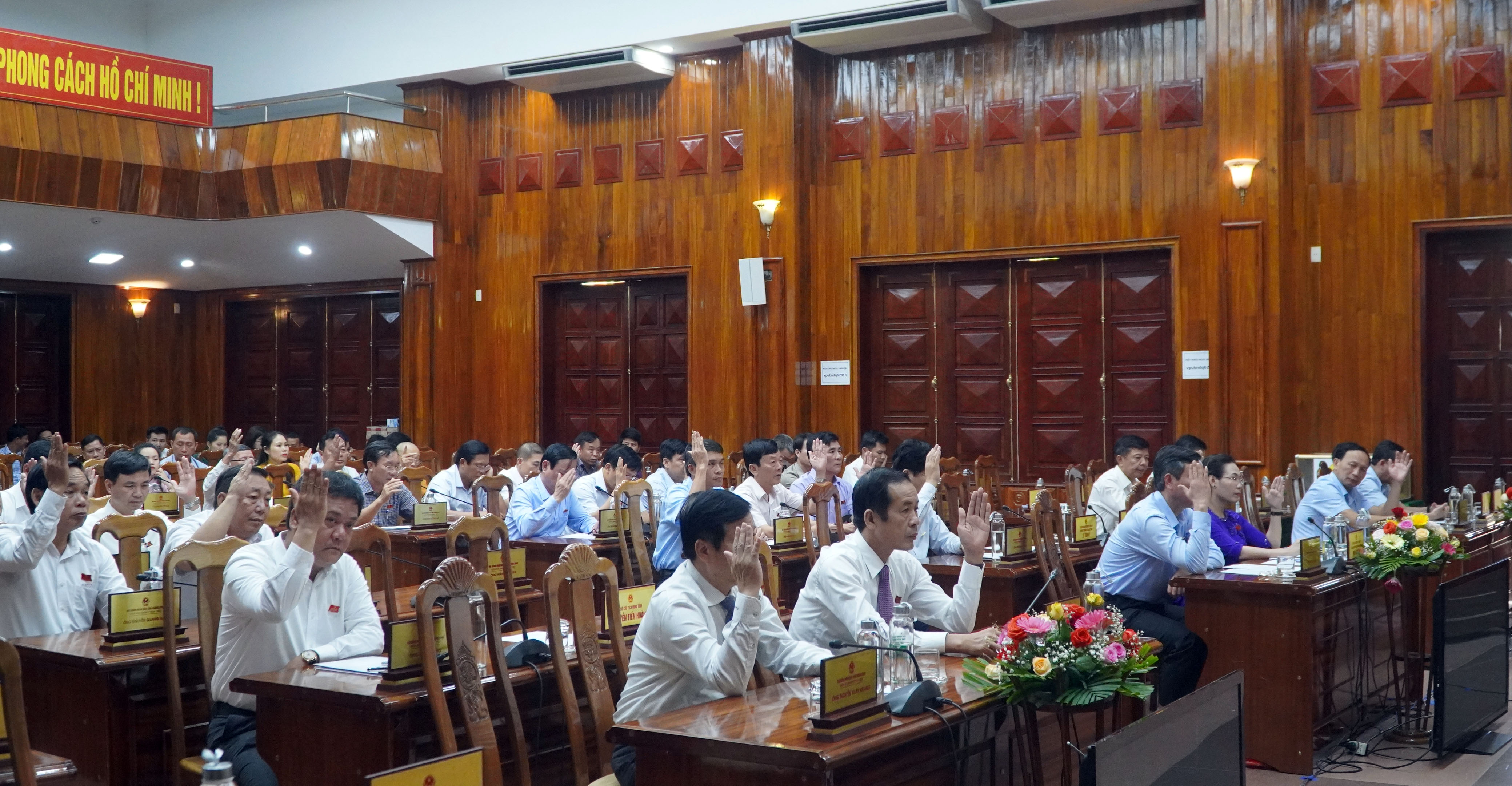HĐND tỉnh thông qua nghị quyết và bế mạc kỳ họp thứ 15
