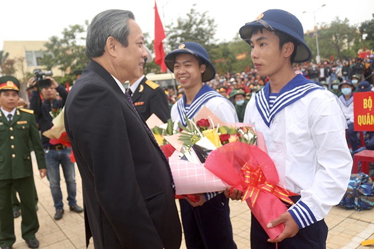 Xây dựng nền quốc phòng toàn dân vững mạnh gắn với thế trận lòng dân vững chắc