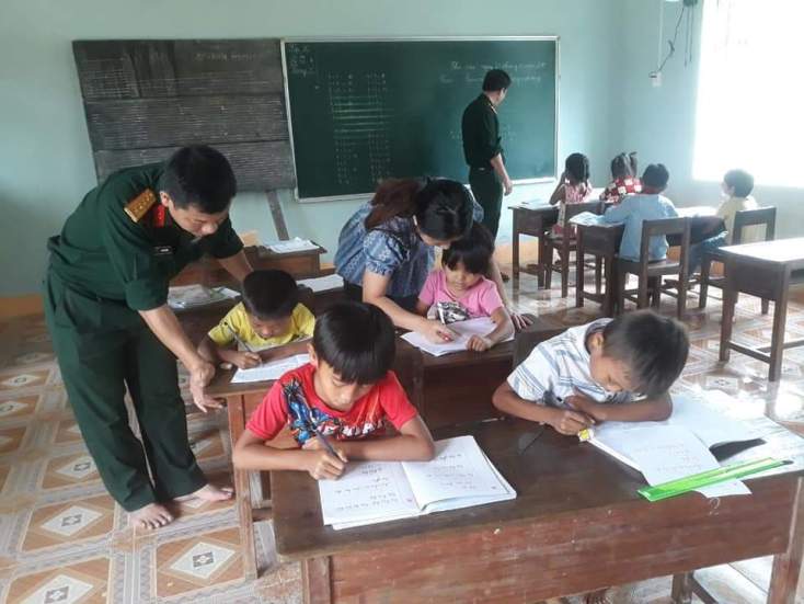 Xây dựng LLVT huyện vững mạnh toàn diện