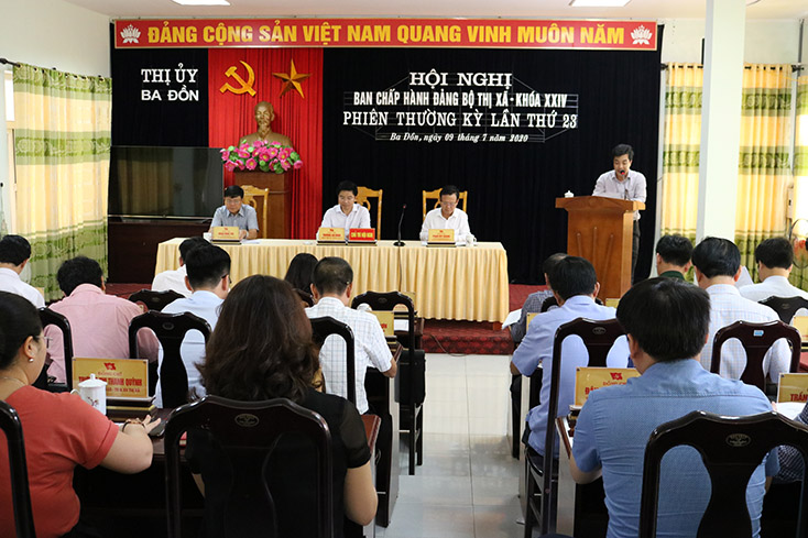 Thị ủy Ba Đồn tổ chức hội nghị Ban Chấp hành lần thứ 23