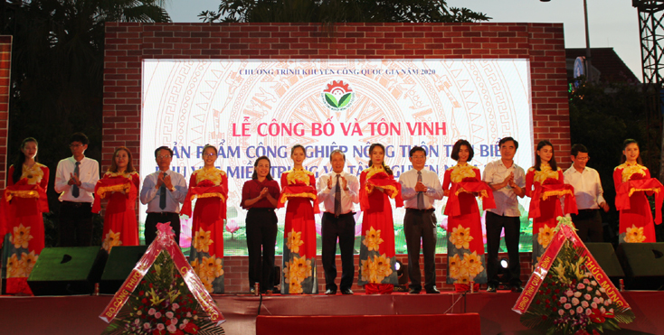 Khai mạc hội chợ triển lãm hàng công nghiệp nông thôn tiêu biểu khu vực miền Trung-Tây Nguyên năm 2020