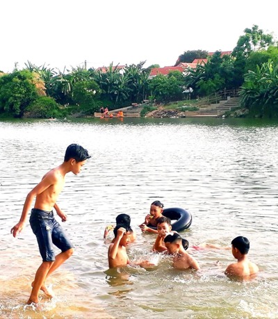 Chuyện tắm sông và... nước sông