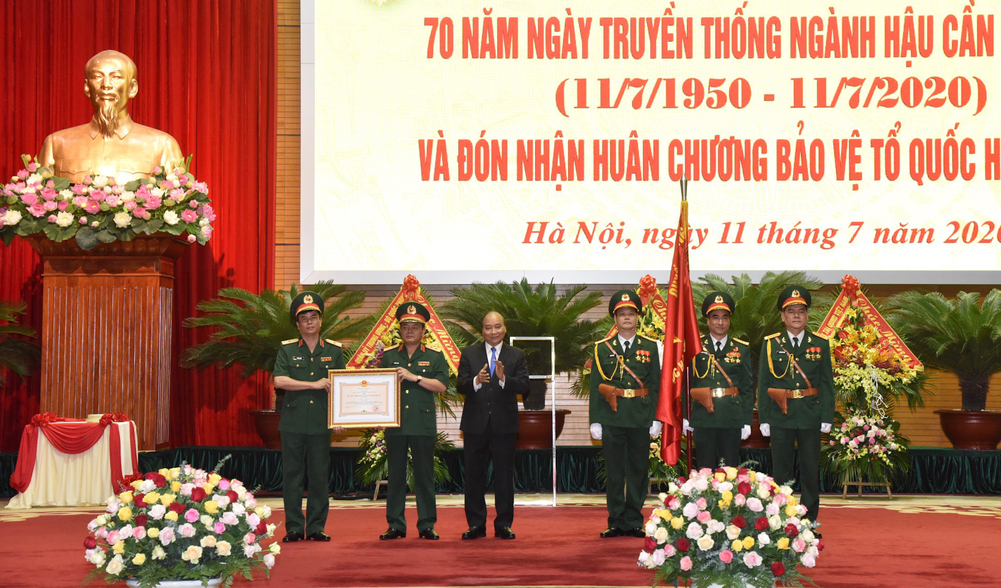 Thủ tướng: Bảo đảm bộ đội ta sẵn sàng tác chiến trong mọi tình huống