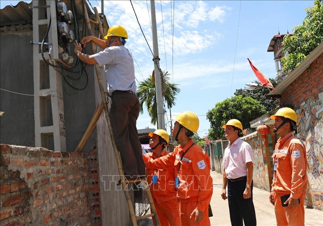 Bộ Công thương 'tính' phương án 1 giá điện, người dân nên chọn cách nào?