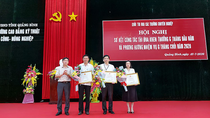 Bàn giải pháp nâng cao hiệu quả các phong trào thi đua yêu nước