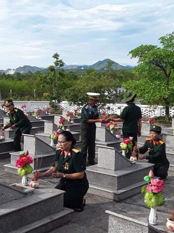 "Hạnh phúc là được san sẻ yêu thương..."