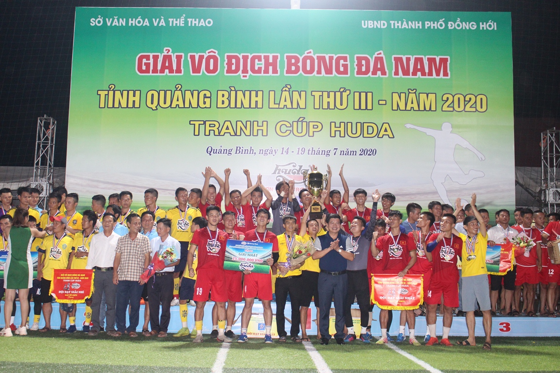 Đội bóng Hoàng Linh giành cúp vô địch bóng đá nam tỉnh Quảng Bình lần thứ 3 năm 2020