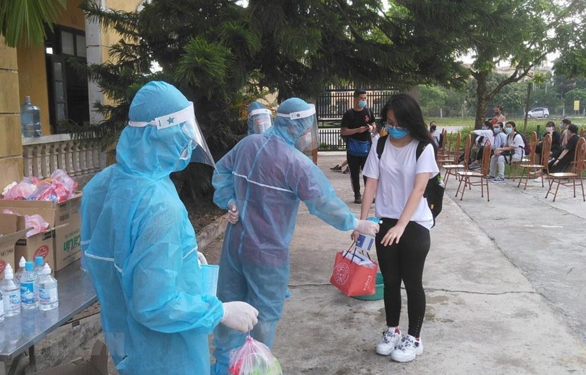 Thêm 5 ca mắc dịch COVID-19, cách ly ngay sau nhập cảnh