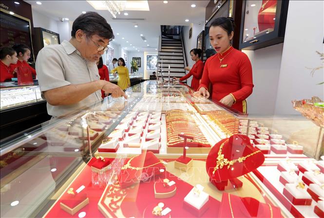 Giá vàng trong nước chạm mốc 53 triệu đồng/lượng