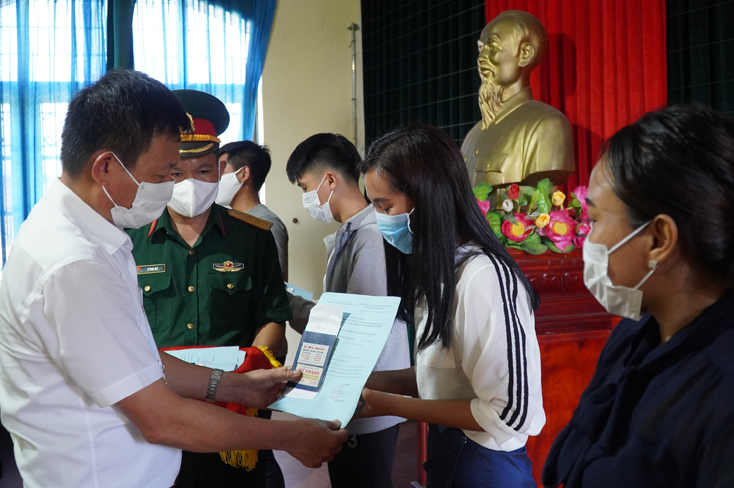243 sinh viên Lào hoàn thành cách ly tập trung phòng chống Covid-19