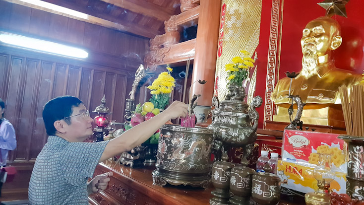 Đoàn đại biểu tỉnh Quảng Bình dâng hương tưởng nhớ các anh hùng, liệt sỹ