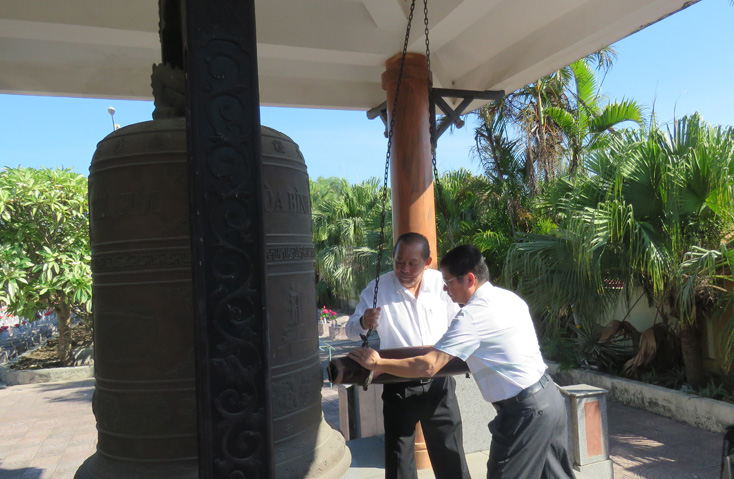 Phó Thủ tướng Thường trực Chính phủ dâng hương, tưởng nhớ các anh hùng, liệt sỹ