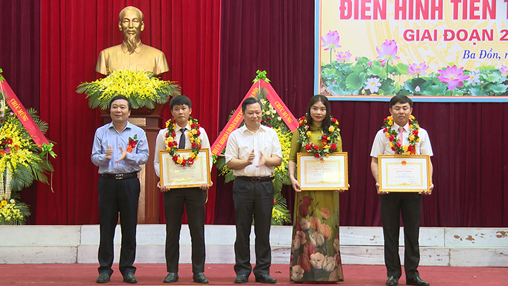 Nữ hiệu trưởng mẫu mực, sáng tạo