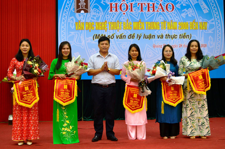 Hội thảo văn học-nghệ thuật các tỉnh Bắc miền Trung từ năm 2000 đến nay