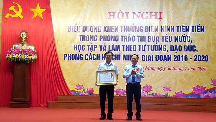 Quảng Ninh: Biểu dương các điển hình tiên tiến trong phong trào thi đua yêu nước