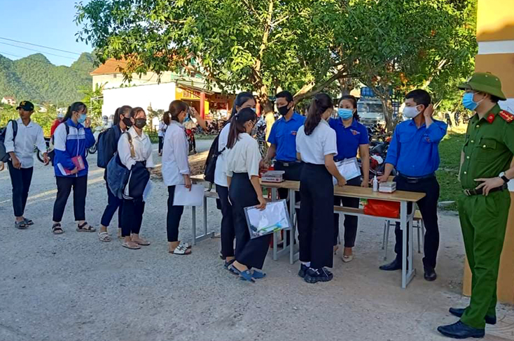 Tỉnh đoàn Quảng Bình: Huy động 63 đội tình nguyện "Tiếp sức mùa thi"