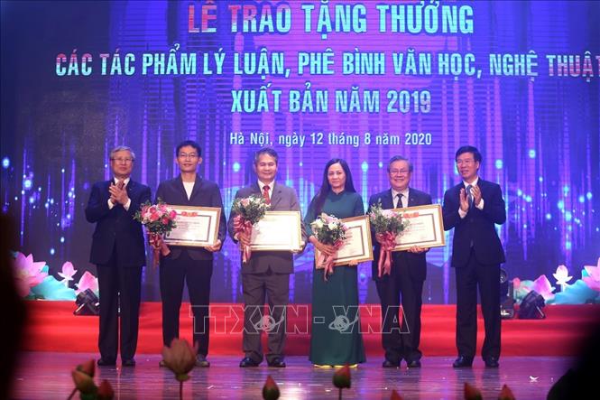 Tặng thưởng 15 tác phẩm lý luận, phê bình văn học, nghệ thuật xuất sắc năm 2019