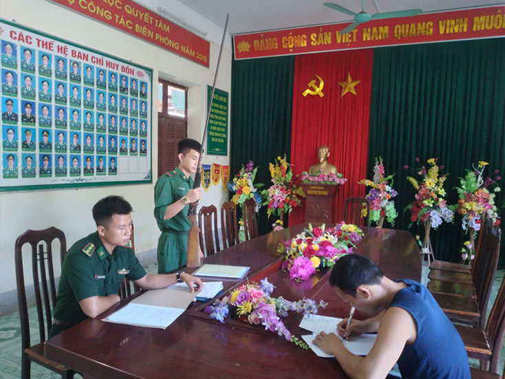 Vận động thu hồi vũ khí, giữ gìn bình yên bản làng