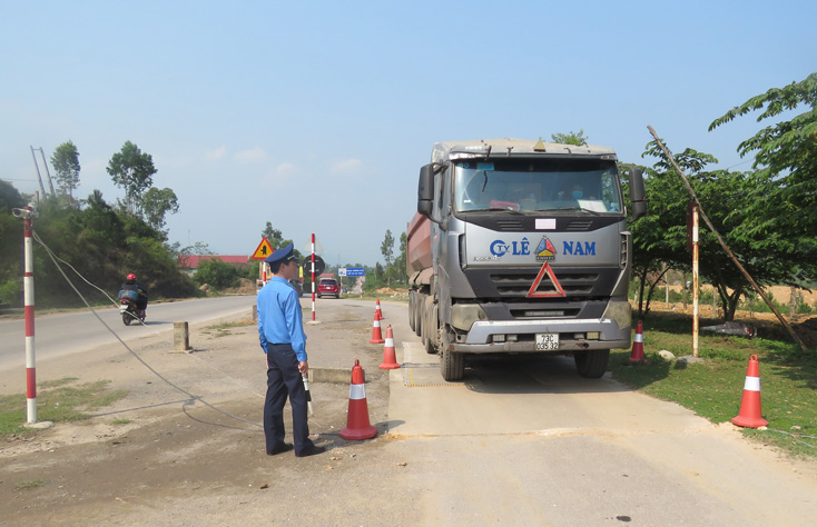 Xử phạt 131 trường hợp vi phạm tải trọng xe ô tô