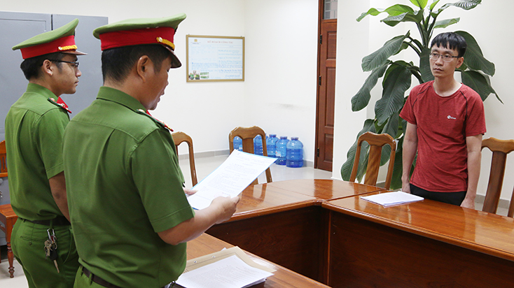 Tạm giữ hình sự đối tượng là nhân viên ngân hàng BIDV lừa đảo, chiếm đoạt gần 15 tỉ đồng