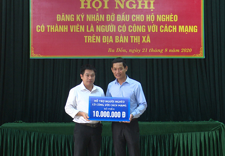 Phấn đấu xóa nghèo cho hộ gia đình thuộc diện người có công