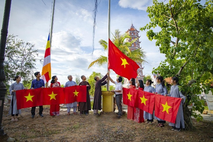 Đẩy mạnh việc treo cờ Tổ quốc trong các cơ sở tôn giáo