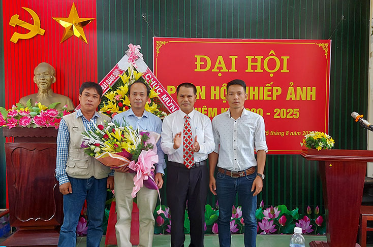 NSNA Lê Đức Thành được bầu giữ chức Phân hội trưởng Phân hội Nhiếp ảnh
