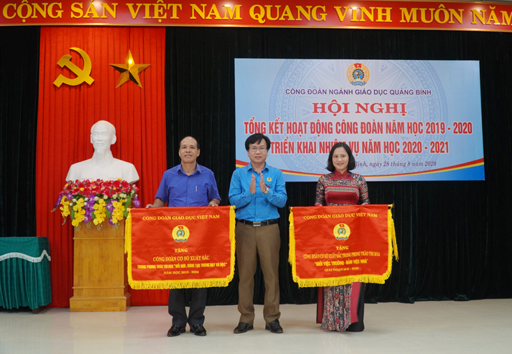 Đẩy mạnh phong trào thi đua "Đổi mới, sáng tạo trong dạy và học"