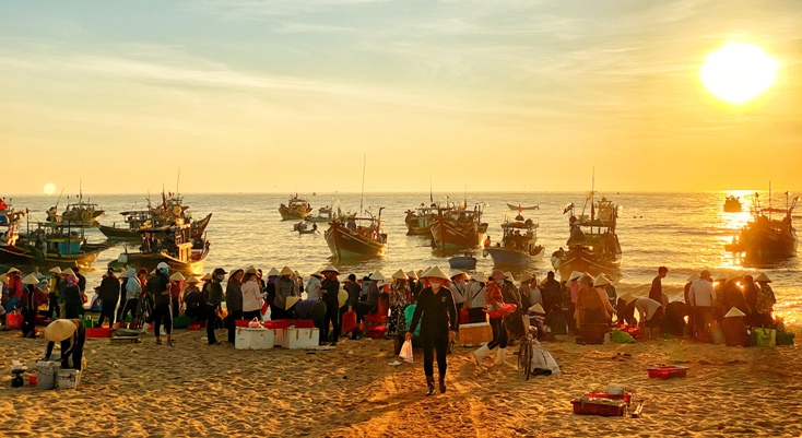 Bình minh chợ cá