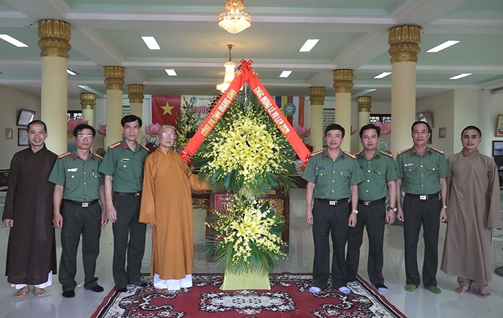 Giám đốc Công an tỉnh thăm, chúc mừng Giáo hội Phật giáo nhân Lễ Vu lan