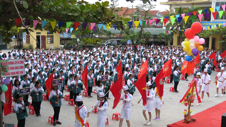 Sáng nay, hơn 23 vạn học sinh Quảng Bình náo nức khai trường