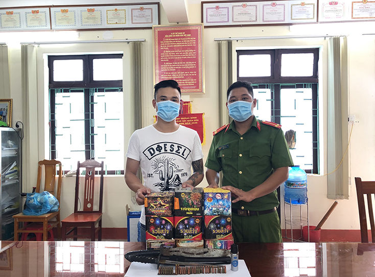 Công an TX. Ba Đồn: Tích cực vận động người dân giao nộp vũ khí, vật liệu nổ
