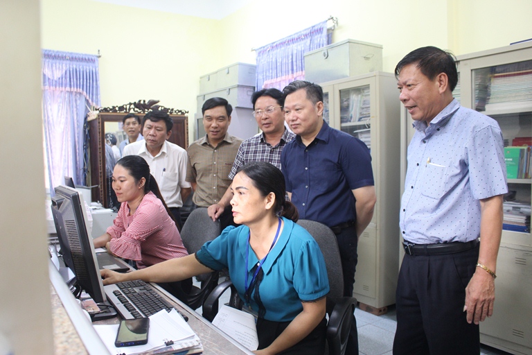 Quảng Ninh cần tăng cường tuyên truyền để người dân sớm tiếp cận với Chính quyền điện tử