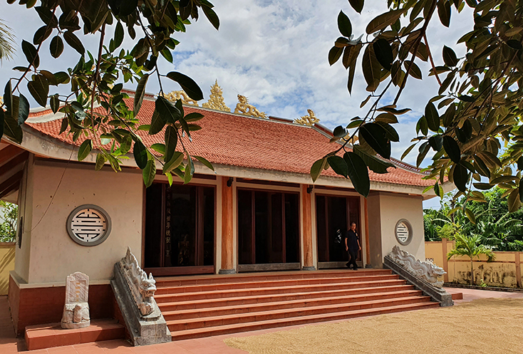 Lộc Long-Đất và người
