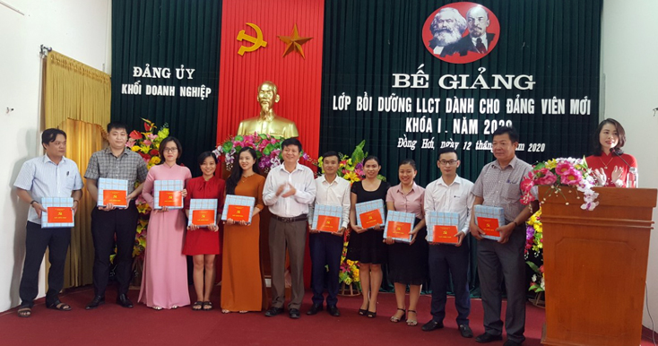 Đảng bộ Khối Doanh nghiệp tỉnh: Bồi dưỡng lý luận chính trị cho 104 đảng viên mới