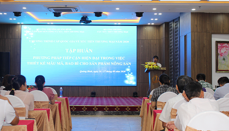 Tập huấn phương pháp tiếp cận hiện đại trong việc thiết kế mẫu mã, bao bì cho sản phẩm nông sản